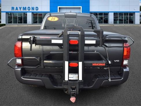 Used 2019 Toyota Tacoma TRD Sport image 4