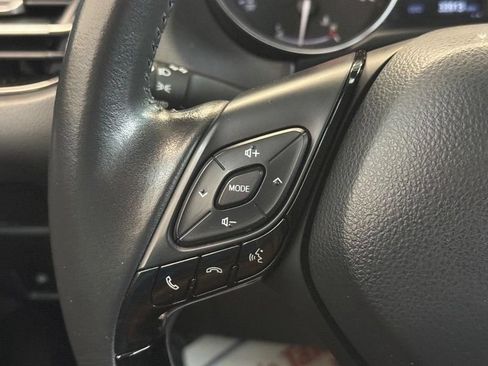 Used 2022 Toyota C-HR XLE FWD image 19