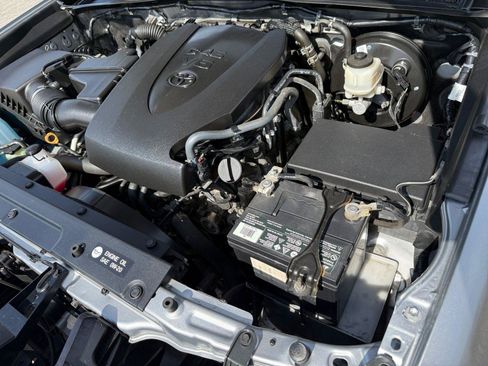 Used 2018 Toyota Tacoma SR w/ SR Convenience Package image 11