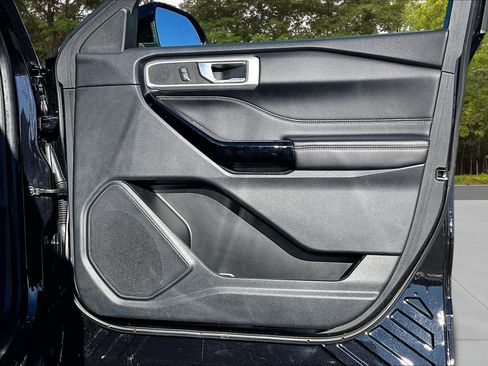 Used 2022 Ford Explorer ST w/ ST Street Pack image 32