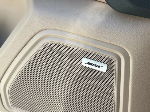 Certified 2025 Porsche Macan AWD/4WD image 35