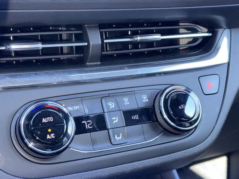 Used 2025 Buick Envista Preferred image 14