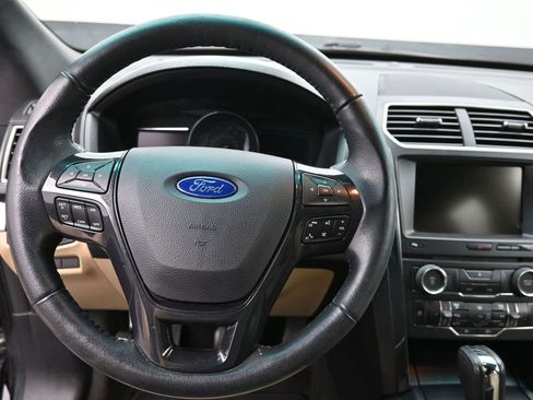 Used 2016 Ford Explorer XLT w/ Equipment Group 202A image 7