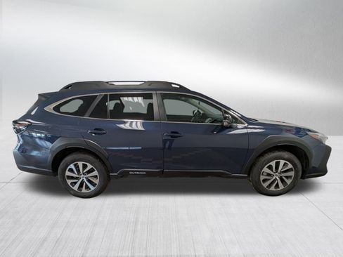 Used 2025 Subaru Outback Premium image 7