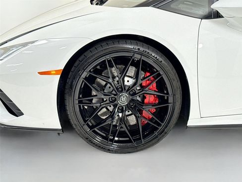 Used 2021 Lamborghini Huracan EVO RWD image 39