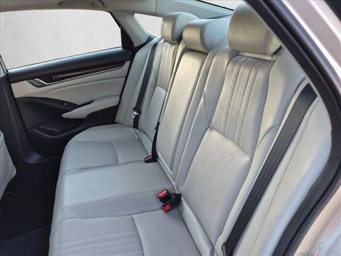 Used 2018 Honda Accord Touring image 18