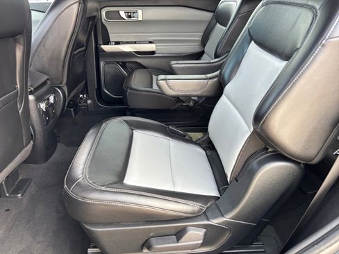 Used 2022 Ford Explorer XLT w/ Equipment Group 202A image 17