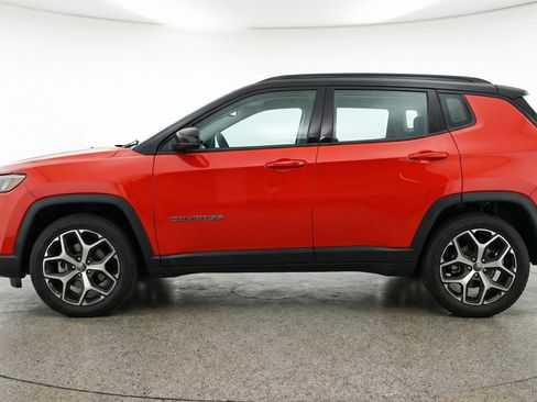 Used 2025 Jeep Compass Limited image 5