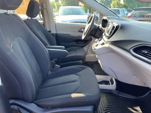 Used 2023 Chrysler Voyager LX FWD image 18