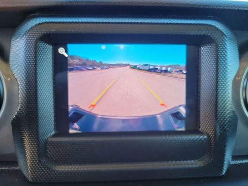 Used 2023 Jeep Gladiator Willys image 16