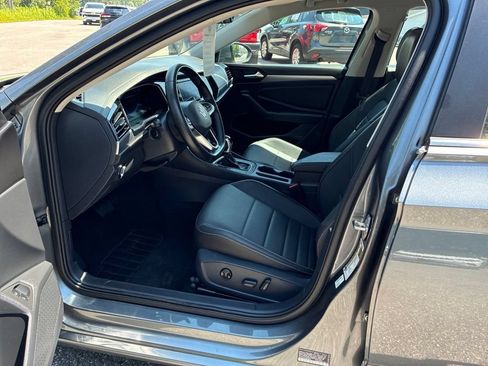 Used 2024 Volkswagen Jetta SE FWD image 10
