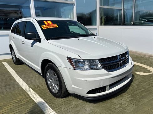 Used 2019 Dodge Journey SE FWD image 1