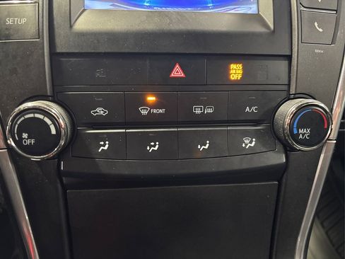 Used 2017 Toyota Camry SE image 28