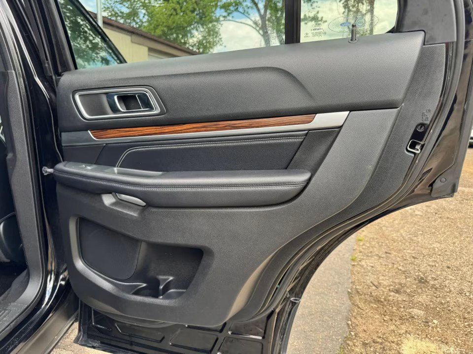 Used 2017 Ford Explorer Limited AWD/4WD image 17