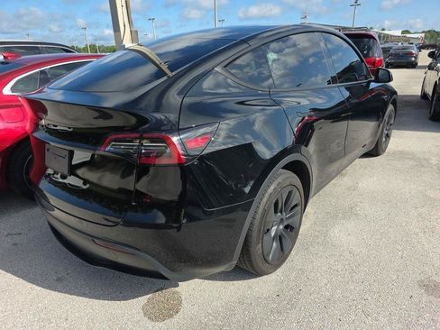 Used 2024 Tesla Model Y Long Range AWD/4WD image 3