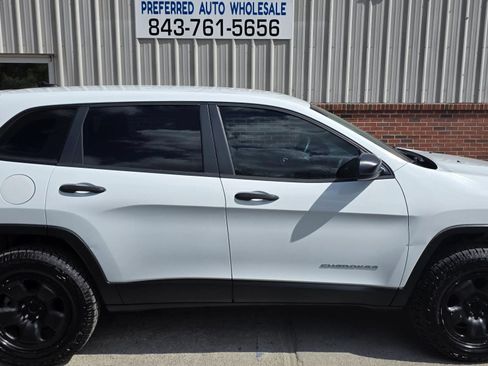Used 2014 Jeep Cherokee Sport w/ Safety Group AWD/4WD image 4