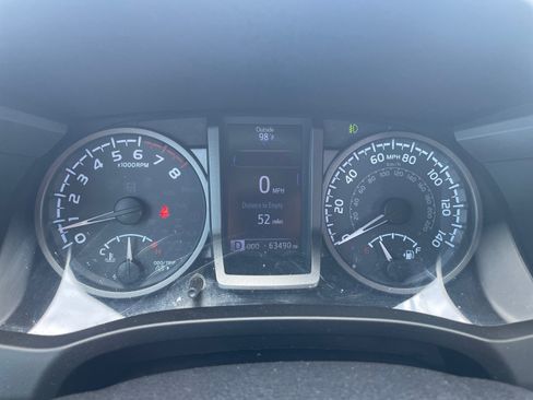 Used 2019 Toyota Tacoma TRD Sport w/ Technology Package RWD image 11