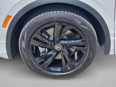 Used 2024 Volkswagen Tiguan SE R-Line image 21