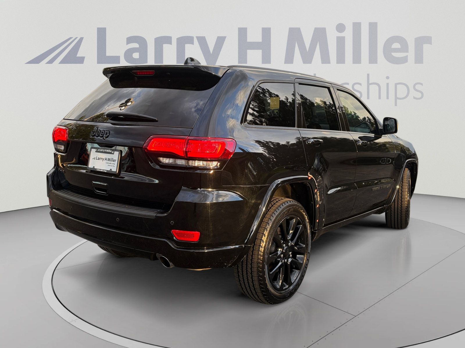 Used 2021 Jeep Grand Cherokee Laredo X AWD/4WD image 5