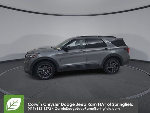 Used 2025 Ford Explorer ST-Line w/ ST-Line Street Pack AWD/4WD image 8