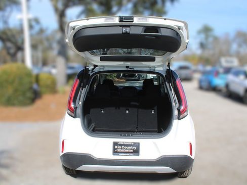 Used 2023 Kia Soul LX w/ LX Technology Package image 9