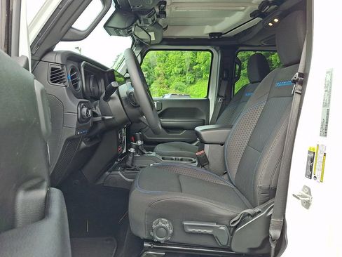 Used 2025 Jeep Wrangler Unlimited Rubicon 4xe w/ Safety Group AWD/4WD image 13