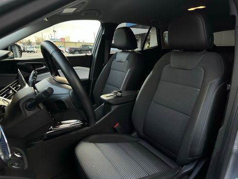 Used 2024 Chevrolet Trax LT w/ LT Convenience Package image 14