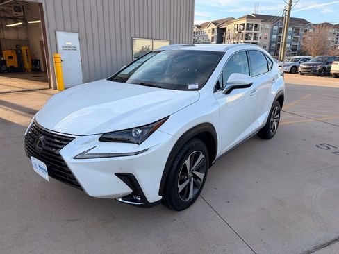 Used 2019 Lexus NX 300 FWD image 4