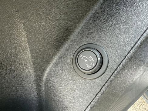 Used 2020 Chevrolet Equinox LT image 31