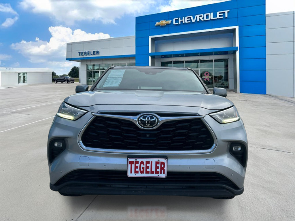 Used 2020 Toyota Highlander Limited FWD image 2