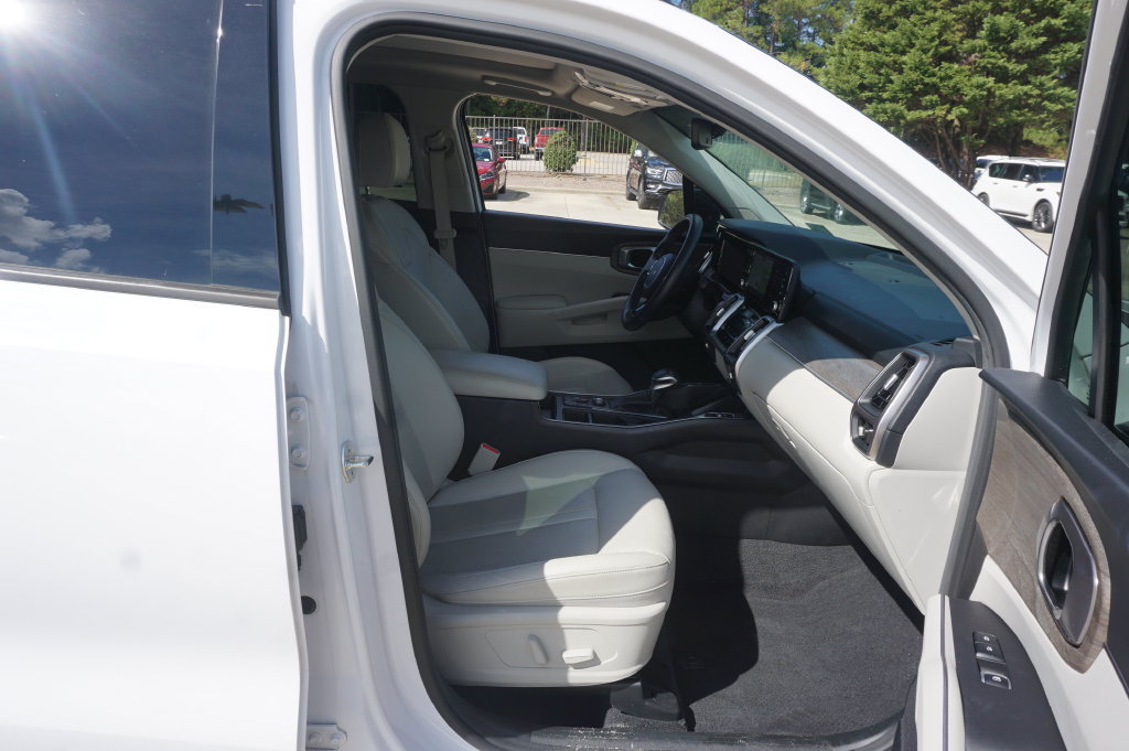 Used 2023 Kia Sorento EX w/ Panoramic Sunroof Package FWD image 18