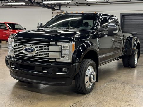 Used 2019 Ford F450 Platinum w/ Platinum Ultimate Package AWD/4WD image 3