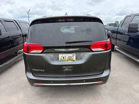 Used 2019 Chrysler Pacifica Touring-L FWD image 10