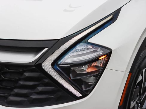 Used 2023 Kia Sportage LX image 7