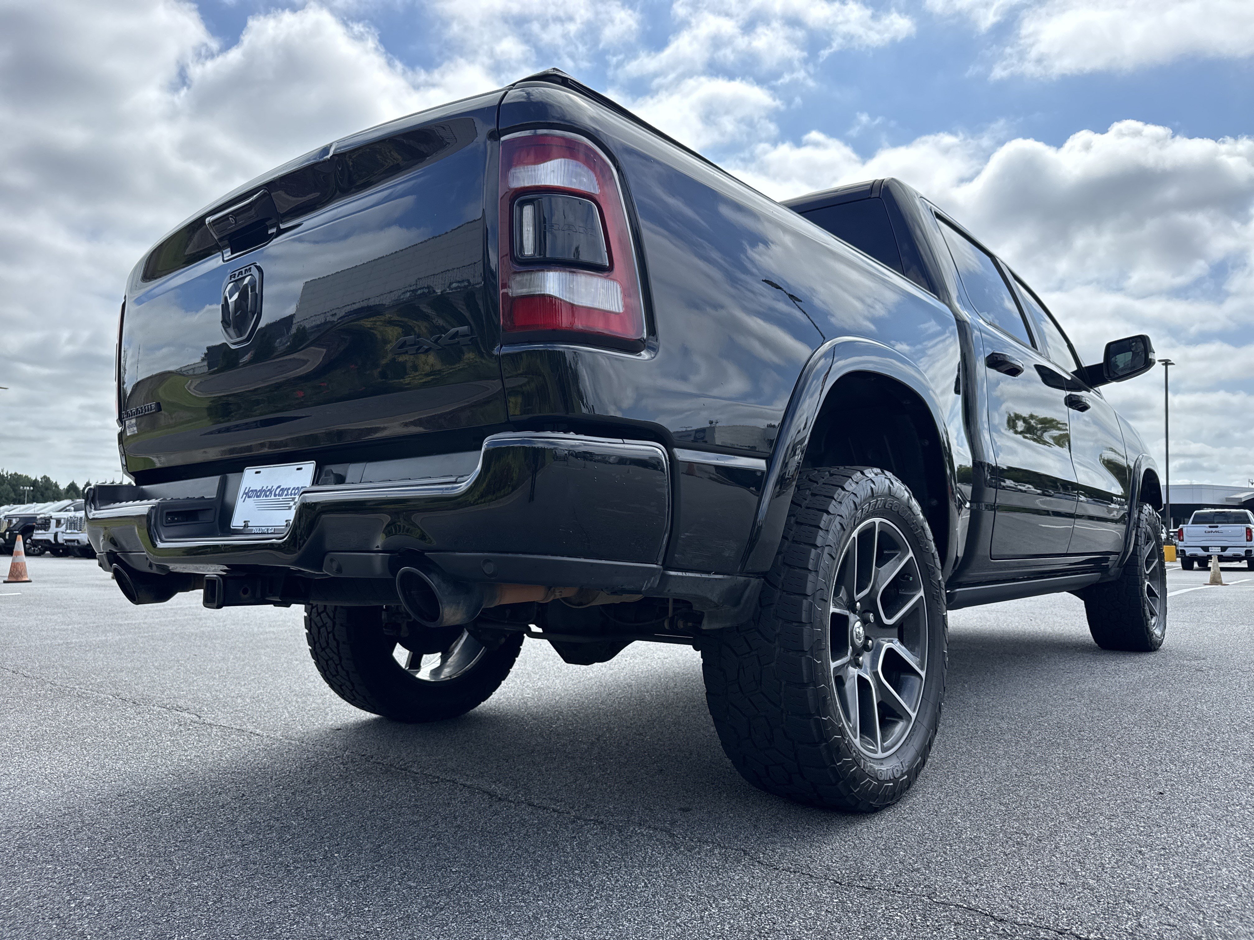 Used 2019 RAM 1500 Laramie AWD/4WD image 10