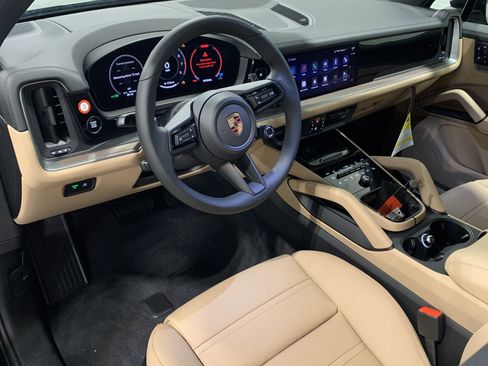 New 2026 Porsche Cayenne image 4