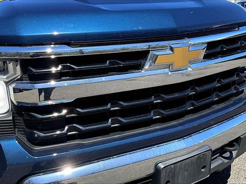 Used 2023 Chevrolet Silverado 1500 LT AWD/4WD image 24