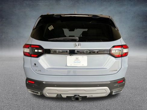 Used 2025 Honda Pilot Touring image 4