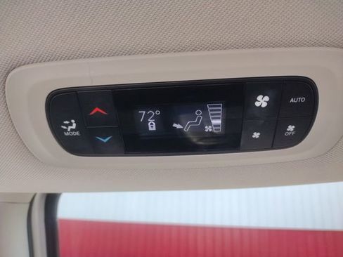 Used 2024 Chrysler Pacifica Touring-L image 42