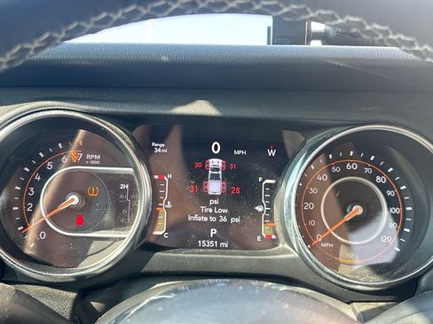 Used 2022 Jeep Gladiator Overland w/ Popular Equipment Package image 19