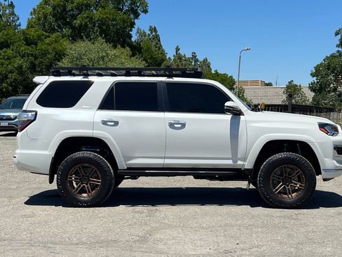 Used 2017 Toyota 4Runner Limited AWD/4WD image 3
