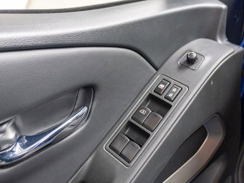 Used 2025 Nissan Frontier SV w/ SV Convenience Package image 11