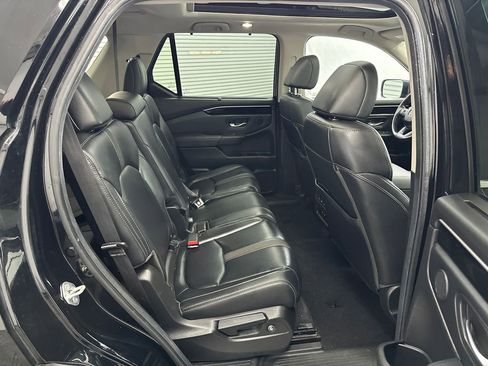 Certified 2025 Honda Pilot Touring image 17