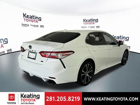 Used 2020 Toyota Camry SE FWD image 4
