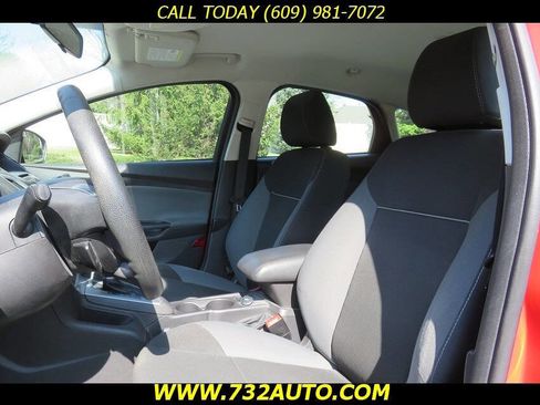 Used 2014 Ford Focus SE FWD image 23
