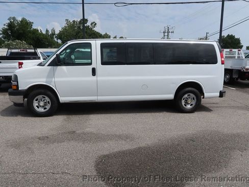 Used 2018 Chevrolet Express 3500 LT w/ LT Preferred Equipment Group RWD image 2