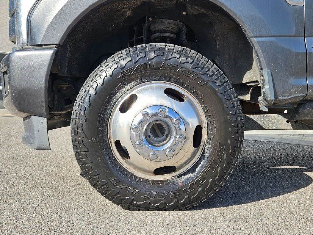 Used 2019 Ford F350 Platinum w/ Platinum Ultimate Package AWD/4WD image 12
