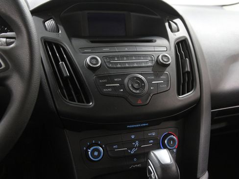 Used 2016 Ford Focus SE image 9