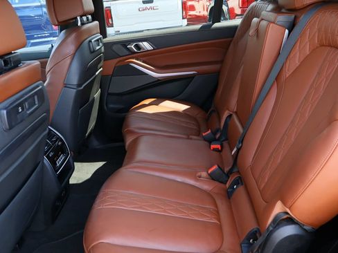 Used 2022 BMW X7 M50i AWD/4WD image 25