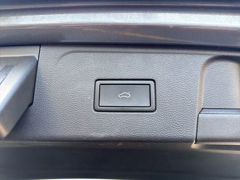 Used 2025 Volkswagen Atlas SE image 27